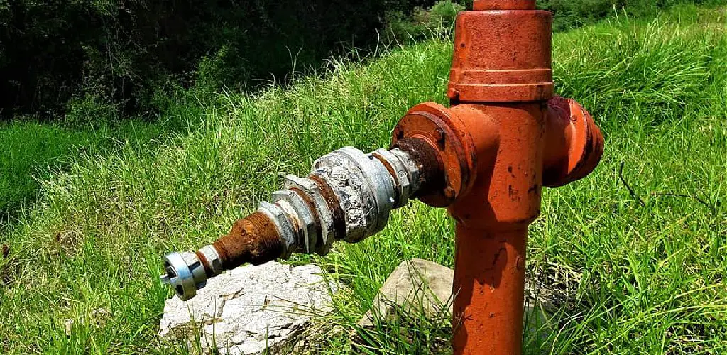 How to Open a Fire Hydrant With a Lock