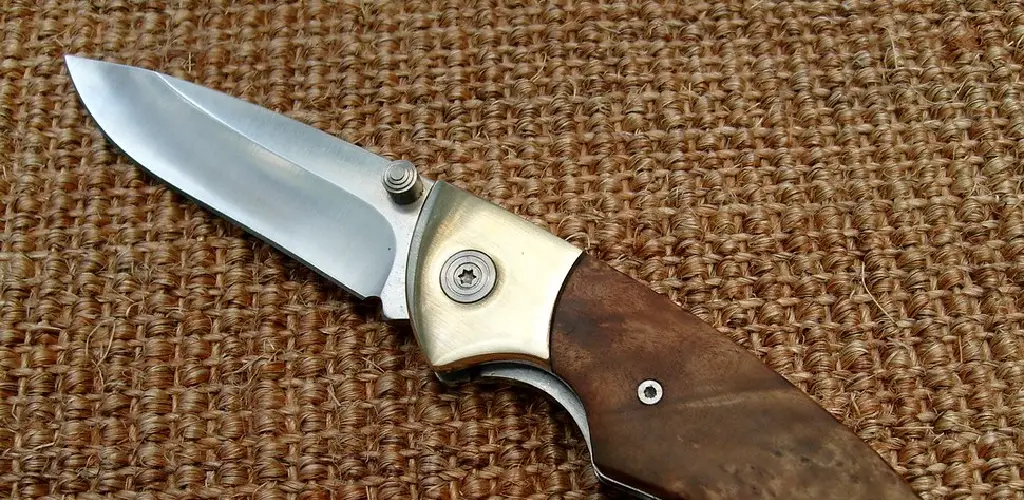How to Close a Liner Lock Knife