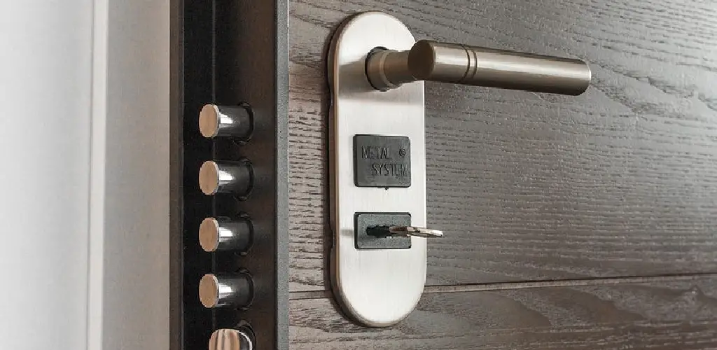 How to Remove Cylinder Lock Without Key