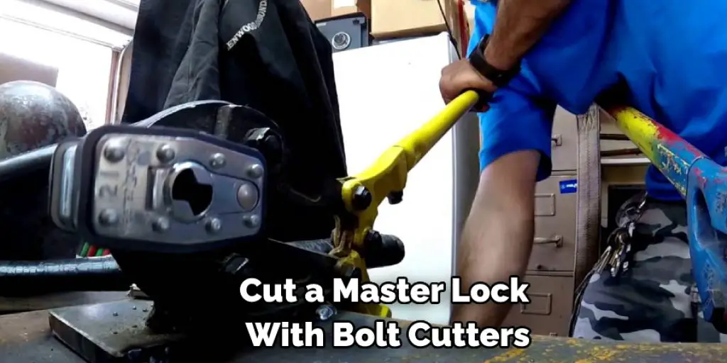 Cut a Master Lock  With Bolt Cutters