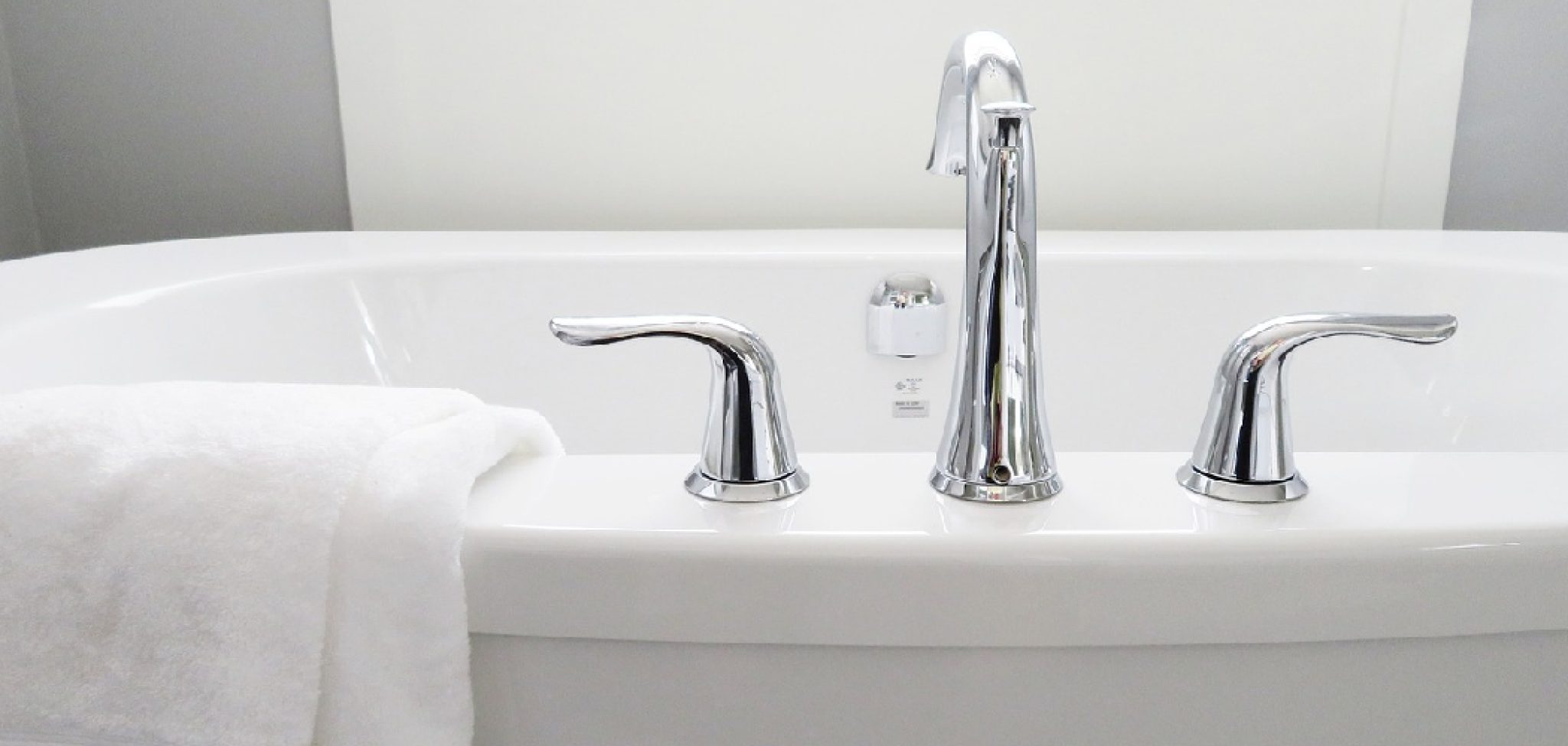 How to Clean Bath Fitter Shower in 10 Easy Steps (2024)