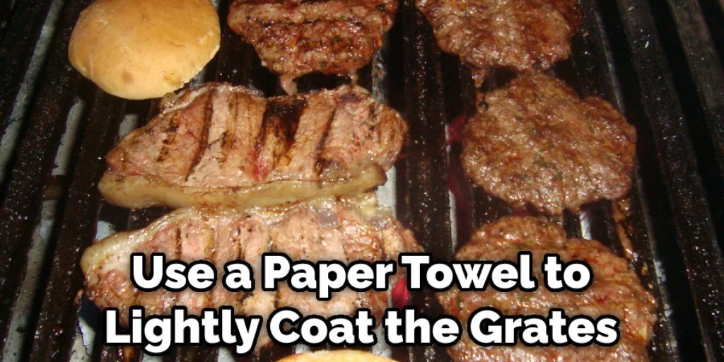 Use a Paper Towel to Lightly Coat the Grates