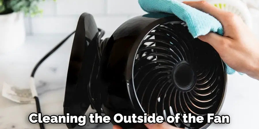 Cleaning the Outside of the Fan