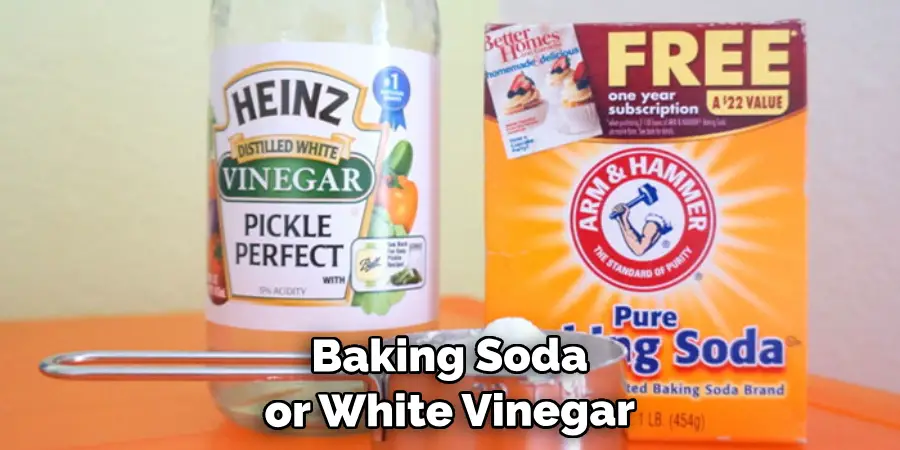 Baking Soda or White Vinegar