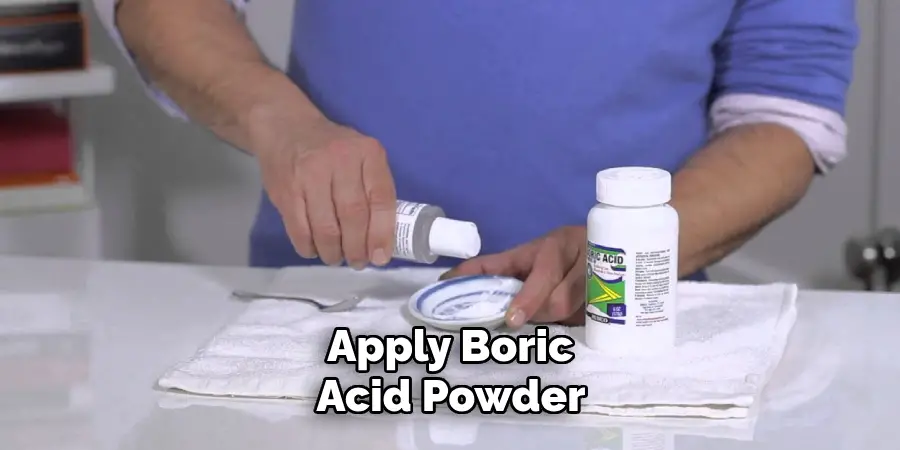 Apply Boric Acid Powder