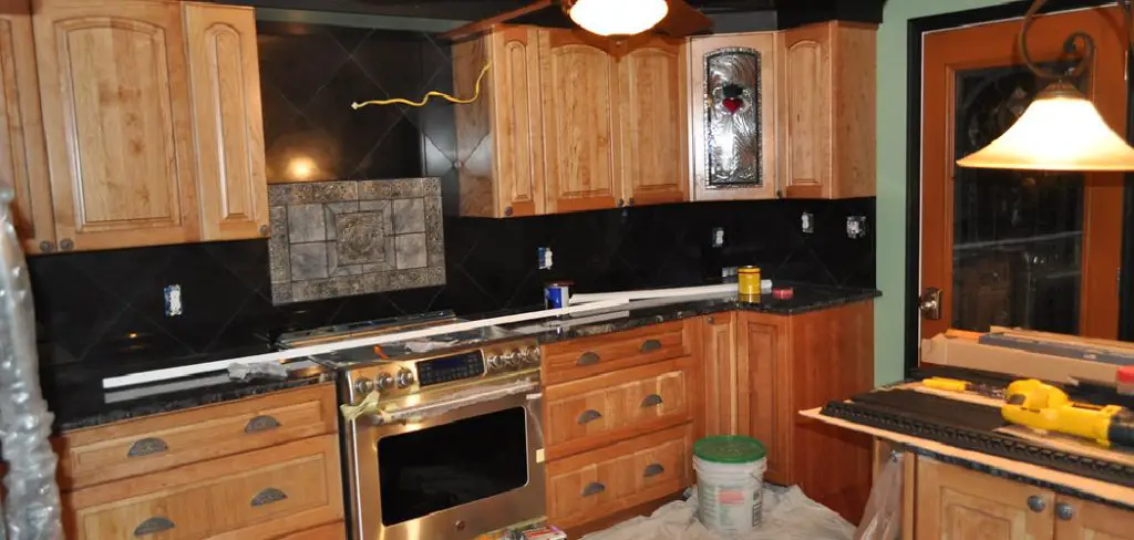 How to Decorate a Kitchen with Oak Cabinets