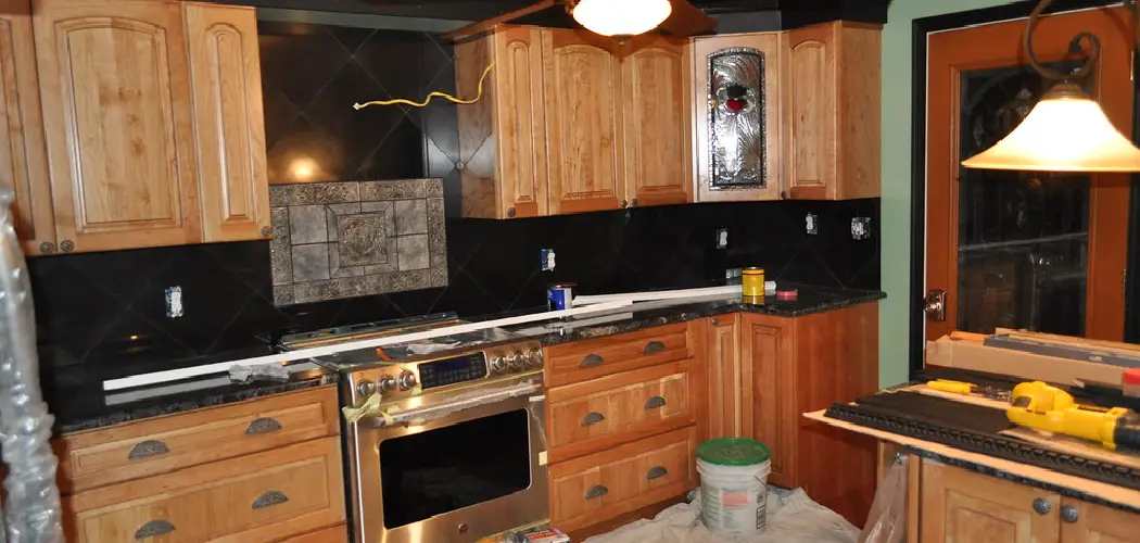 How to Decorate a Kitchen with Oak Cabinets