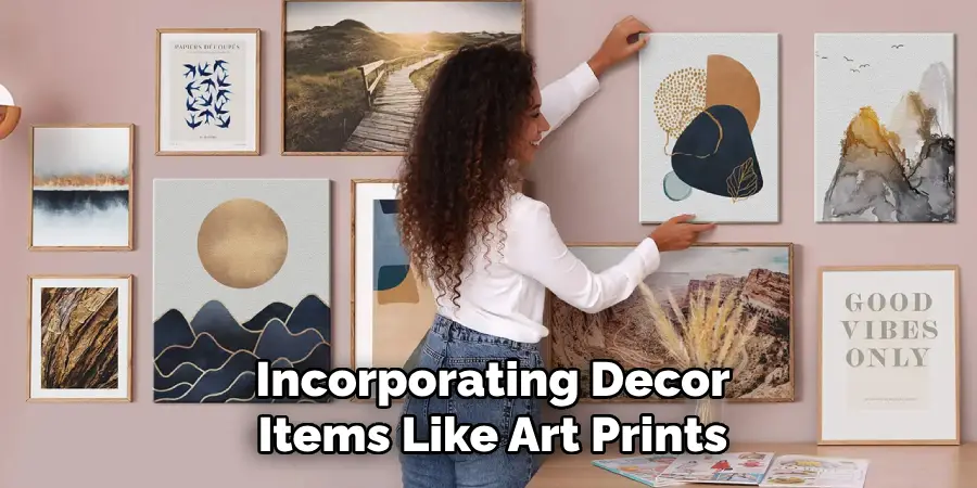 Incorporating Decor
Items Like Art Prints