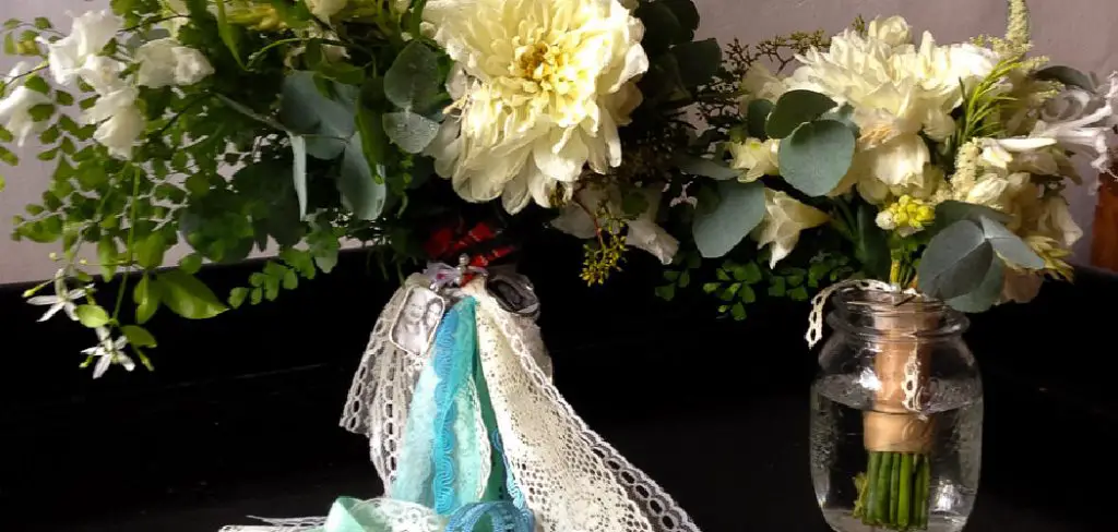 How to Arrange Fairy Lights in a Vase