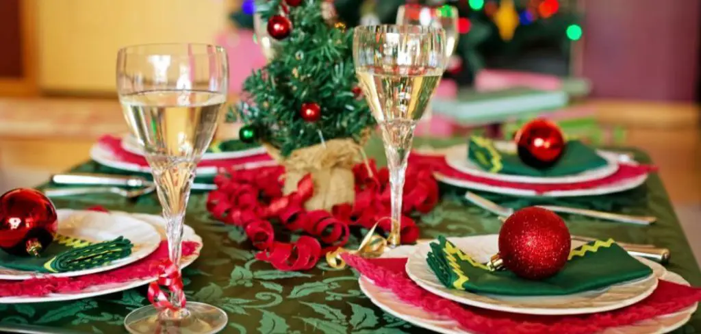 How to Decorate a Buffet for Christmas