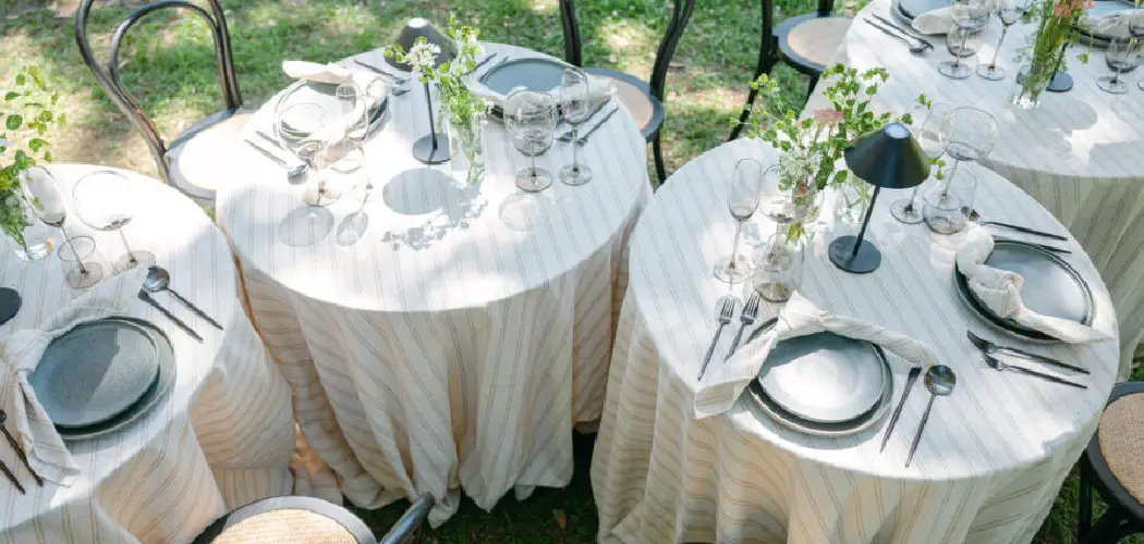 How to Decorate a Round Table
