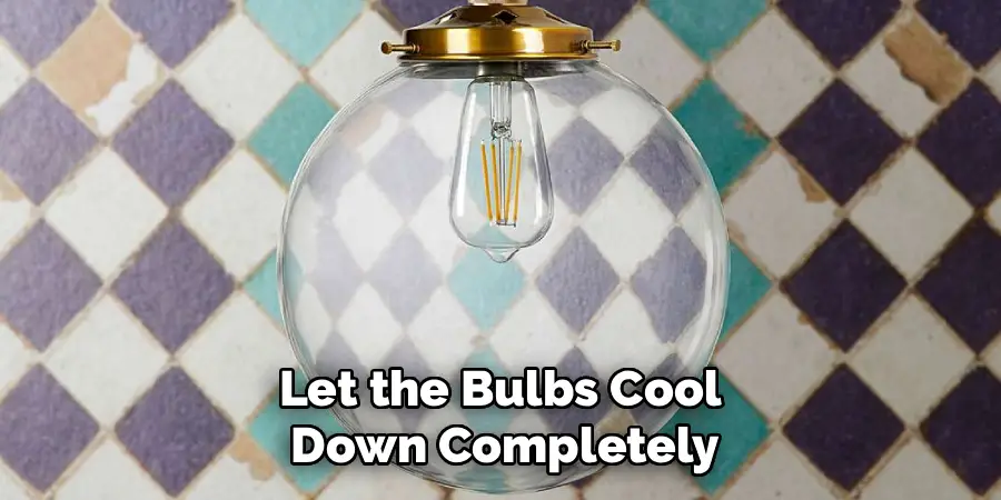 Let the Bulbs Cool
Down Completely