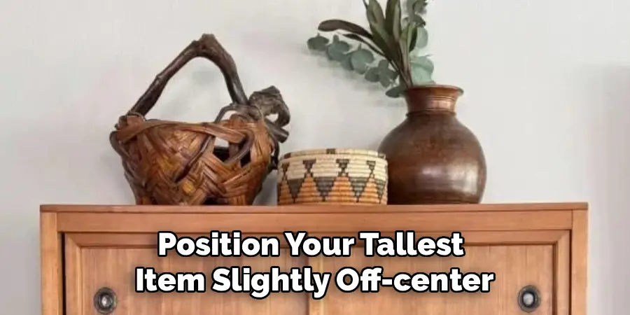 Position Your Tallest
Item Slightly Off-center
