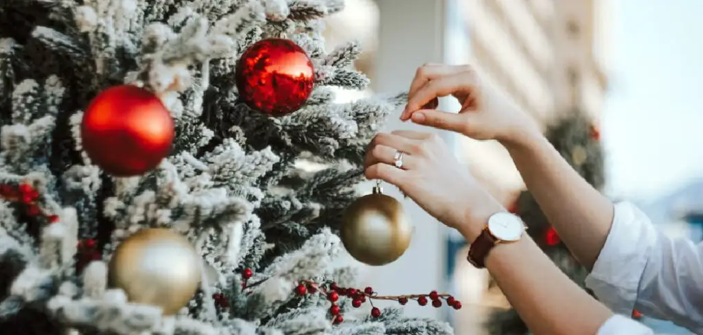 How to Decorate a Christmas Tree With Picks and Sprays